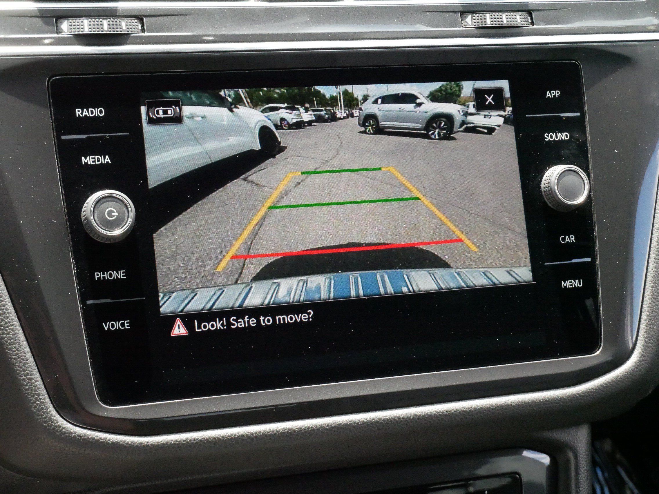 Certified 2022 Volkswagen Tiguan SE R-Line AWD/4WD image 28