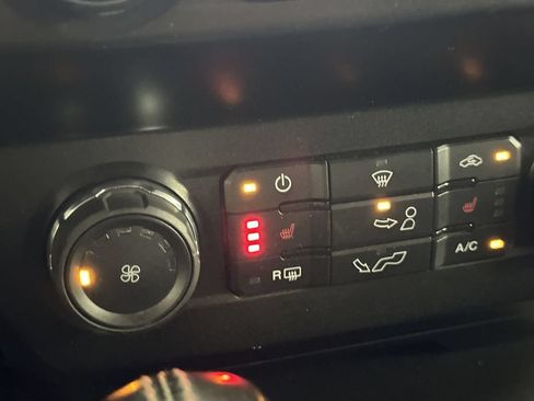 Used 2020 Ford F150 XLT w/ Equipment Group 302A Luxury AWD/4WD image 40