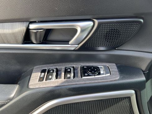 Used 2024 Kia Telluride EX w/ EX Captain's Chair Package image 18