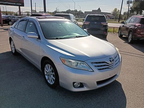 Used 2010 Toyota Camry XLE image 7