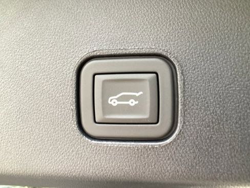 New 2025 Cadillac Lyriq Luxury image 9