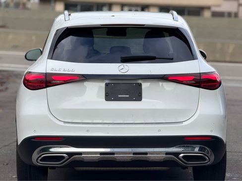 Used 2025 Mercedes-Benz GLC 300 image 3