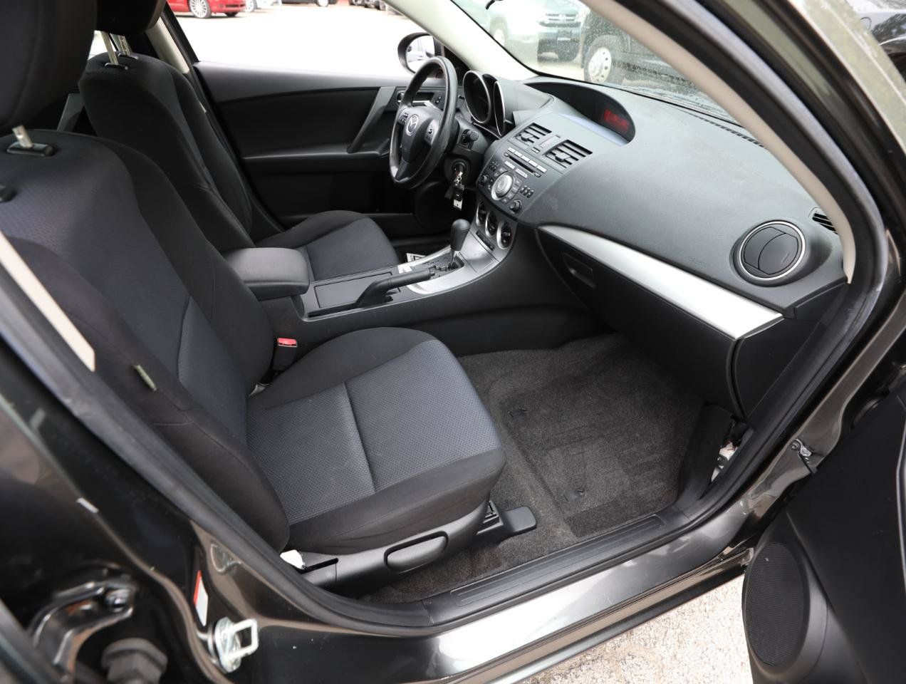 Used 2010 MAZDA MAZDA3 i Touring FWD image 10