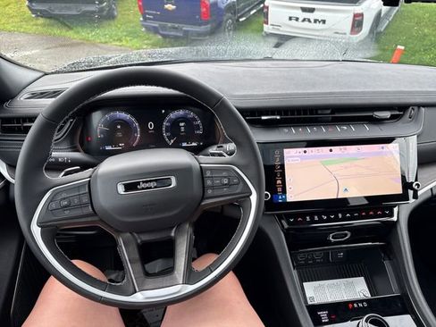 New 2026 Jeep Grand Cherokee L Limited AWD/4WD image 10