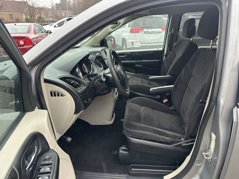 Used 2019 Dodge Grand Caravan SE FWD image 20