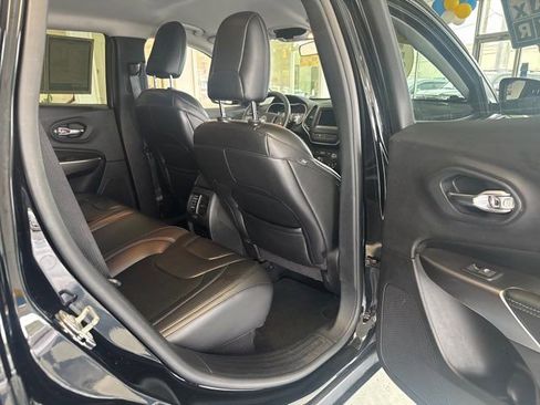 Used 2019 Jeep Cherokee Latitude Plus image 11