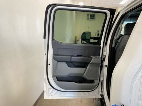 New 2025 Ford F550 4x4 Crew Cab image 15