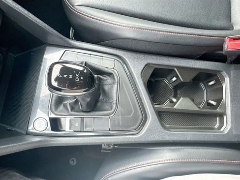 Used 2024 Volkswagen Tiguan SE image 25