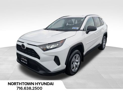 Used 2021 Toyota RAV4 LE image 1