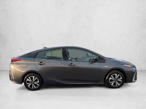 Used 2017 Toyota Prius Prime Plus image 4