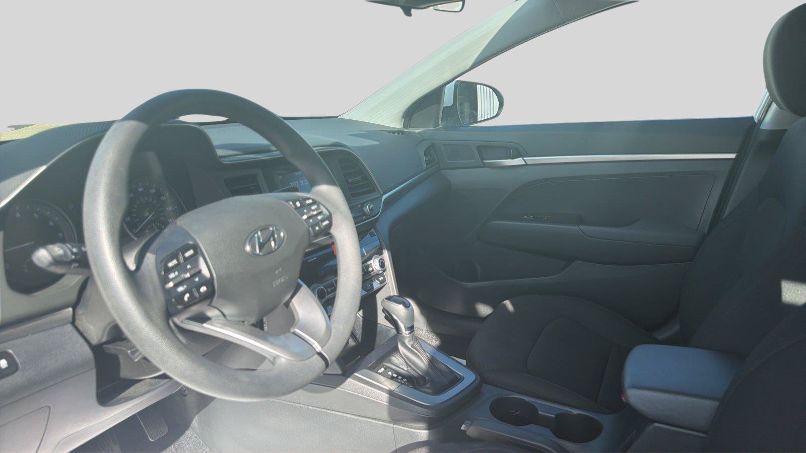 Used 2020 Hyundai Elantra SE w/ Cargo Package (C1) FWD image 14