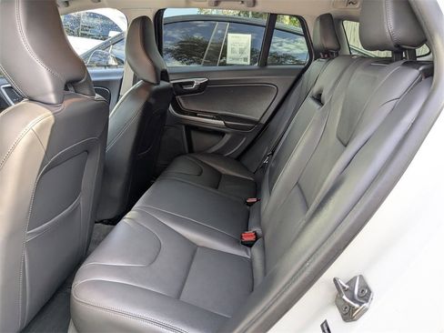 Used 2018 Volvo V60 T5 Cross Country w/ Convenience Package image 3