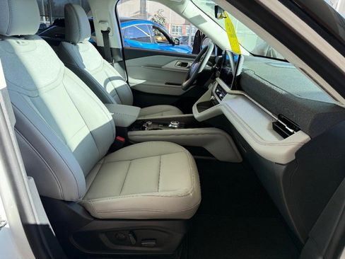 New 2026 Ford Explorer Active w/ Active Comfort Package image 7