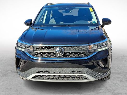 Used 2024 Volkswagen Taos SE image 2