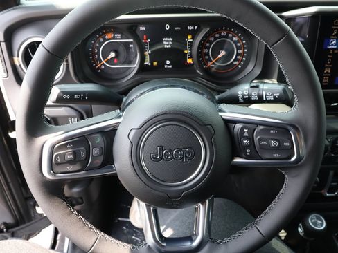 New 2026 Jeep Wrangler Unlimited Sahara AWD/4WD image 28