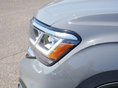 Used 2021 Volkswagen Atlas Cross Sport SE w/ Panoramic Sunroof Package AWD/4WD image 16