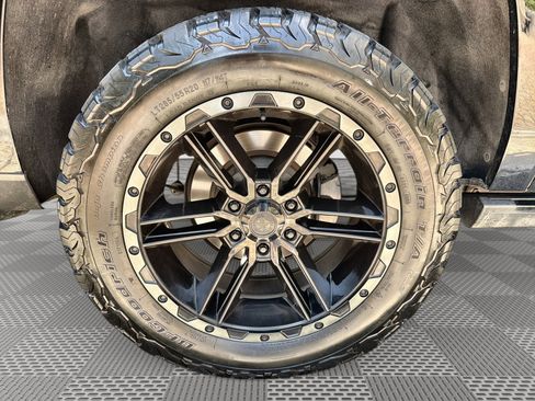 Used 2019 Cadillac Escalade ESV Platinum AWD/4WD image 30