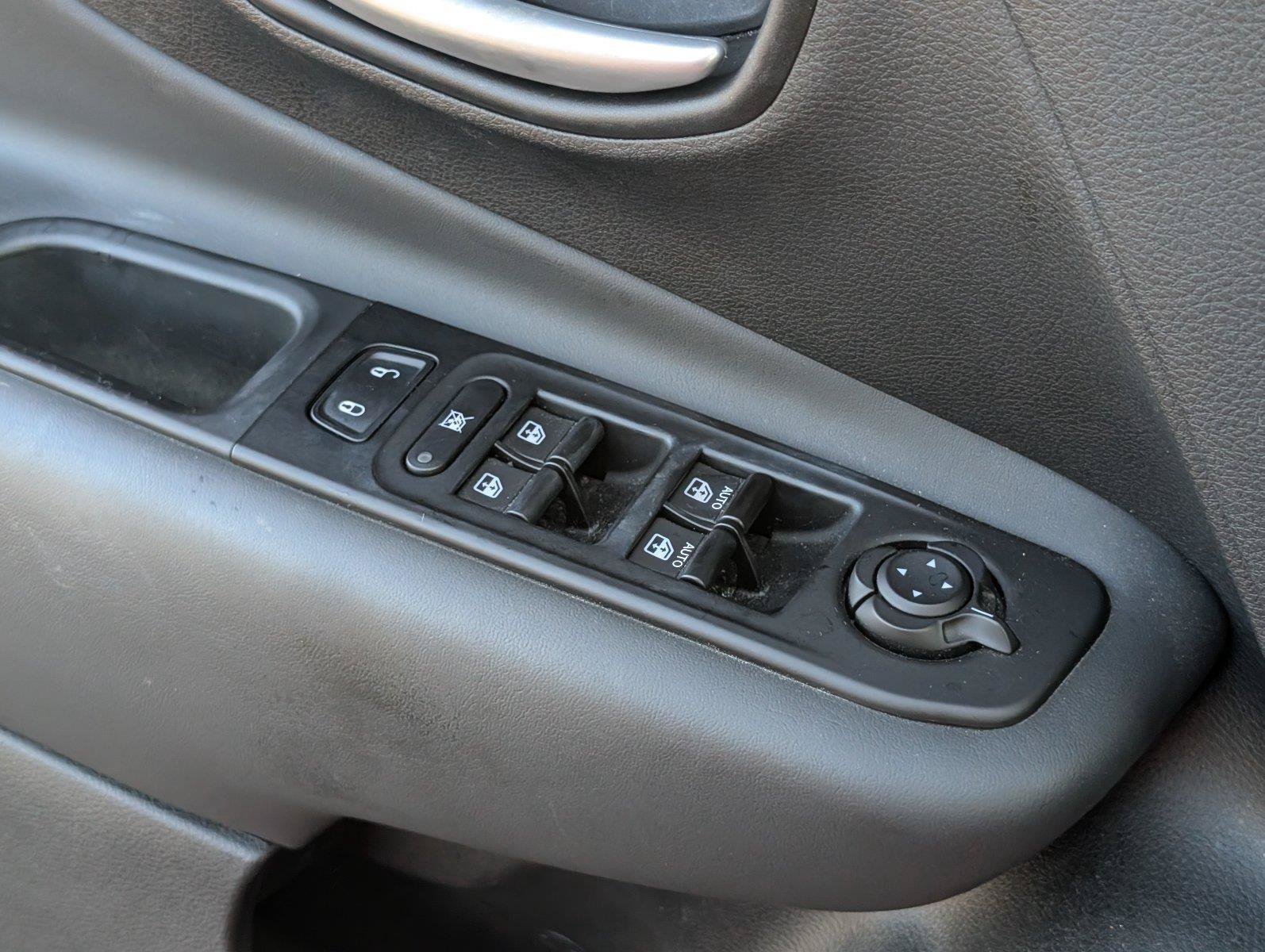 Used 2023 Jeep Renegade Latitude AWD/4WD image 19