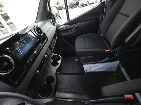 Used 2026 Mercedes-Benz Sprinter 2500 image 27