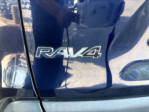 Used 2023 Toyota RAV4 XLE AWD/4WD image 10