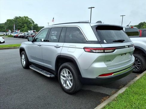 Used 2025 Jeep Grand Cherokee Laredo X w/ Luxury Tech Group I AWD/4WD image 7