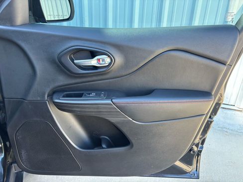 Used 2015 Jeep Cherokee Trailhawk w/ Comfort/Convenience Group image 36