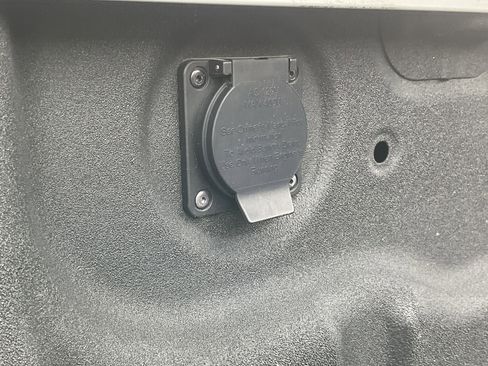 Used 2019 Nissan Titan SL w/ Midnight Edition image 47