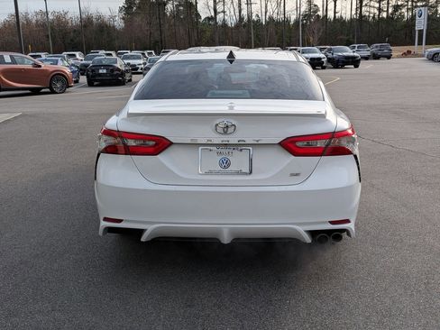 Used 2018 Toyota Camry SE image 4