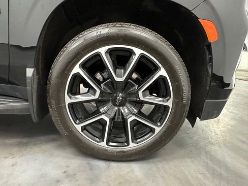 Used 2021 Chevrolet Suburban RST w/ Luxury Package image 16