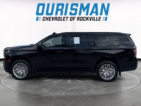 Used 2023 Chevrolet Suburban RST w/ Luxury Package AWD/4WD image 3