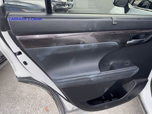 Used 2022 Toyota Highlander Limited image 17