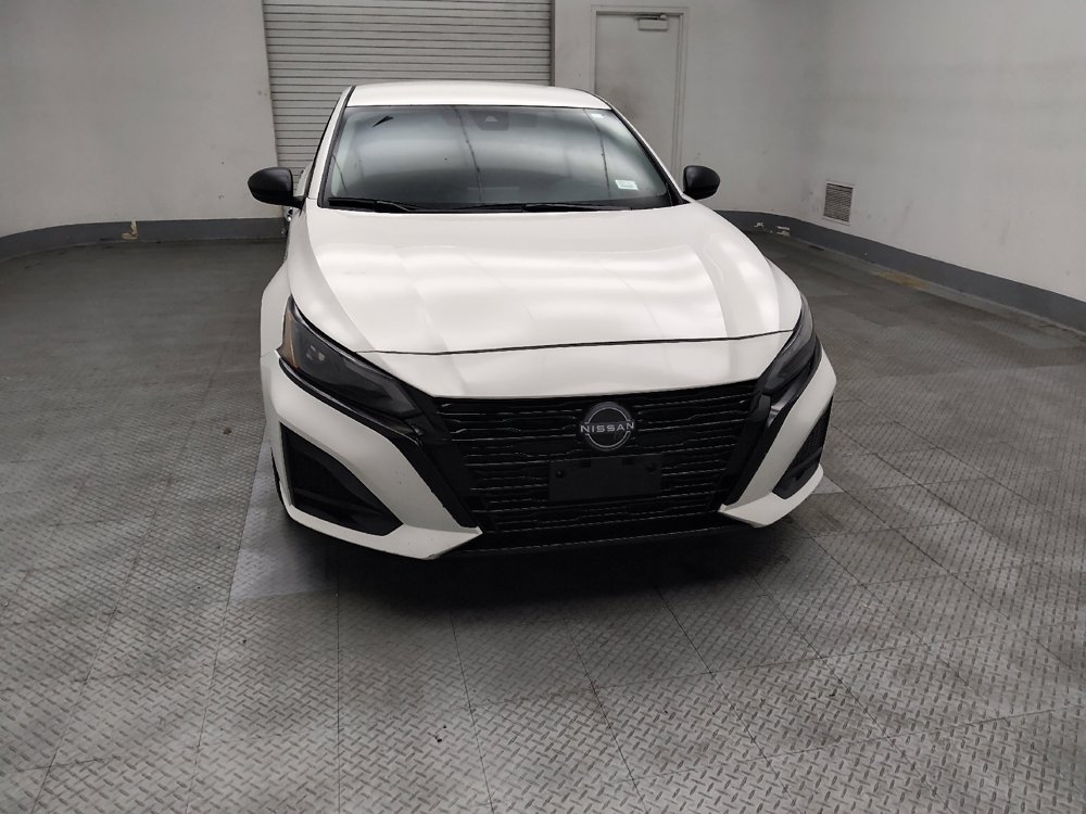 Used 2025 Nissan Altima 2.5 SV FWD image 14