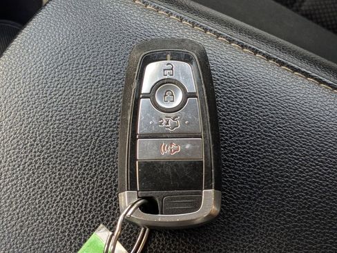 Used 2019 Ford Fusion SE image 30