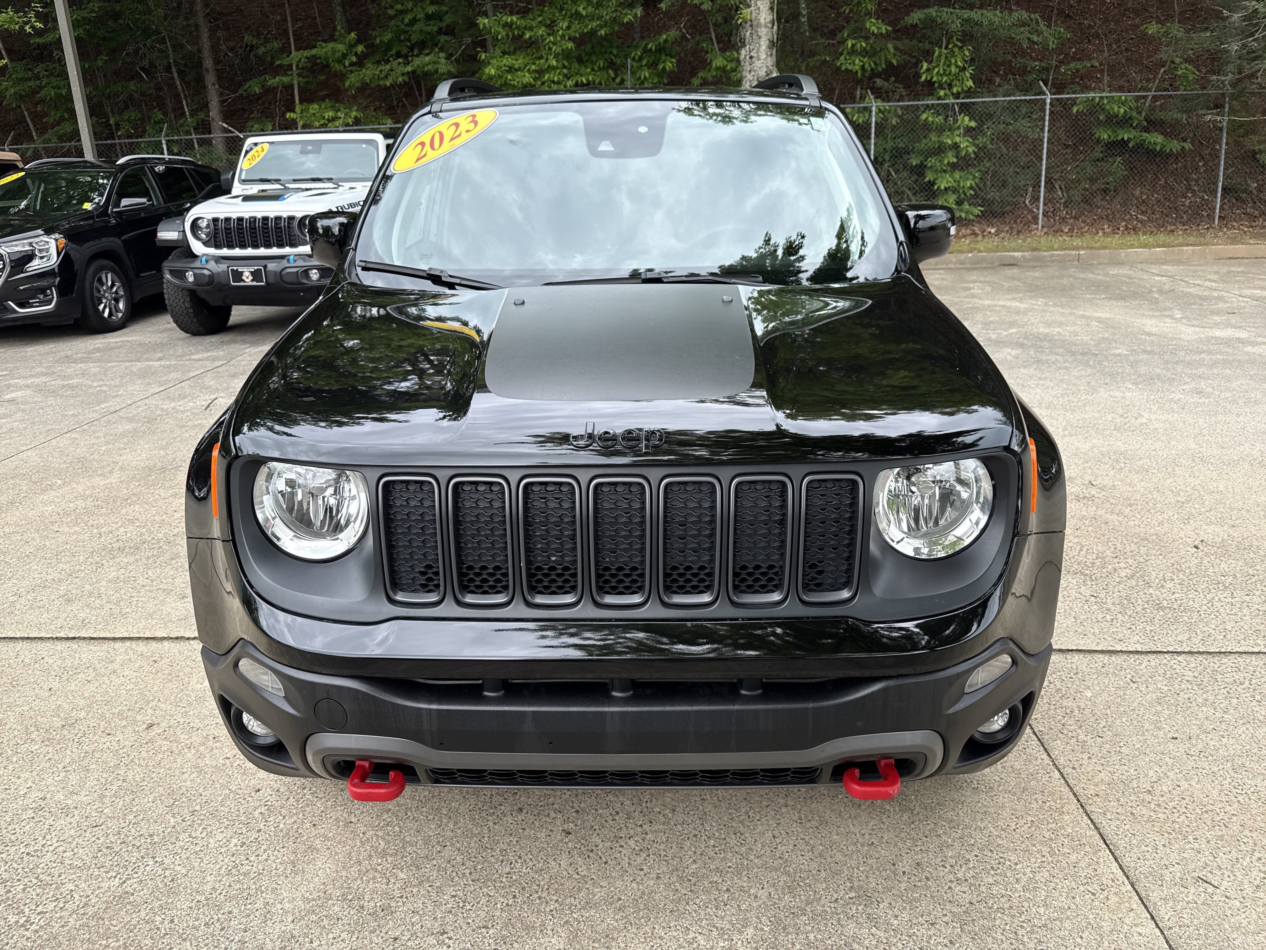 Used 2023 Jeep Renegade Trailhawk AWD/4WD image 2
