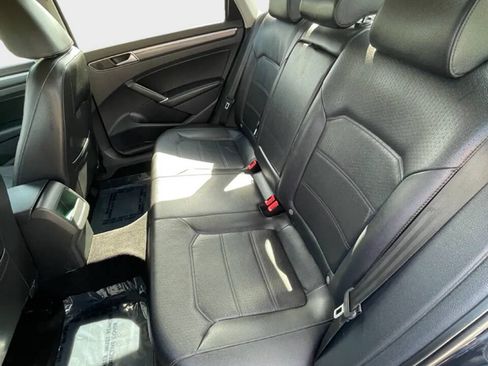 Used 2018 Volkswagen Passat 2.0T R-Line FWD image 12