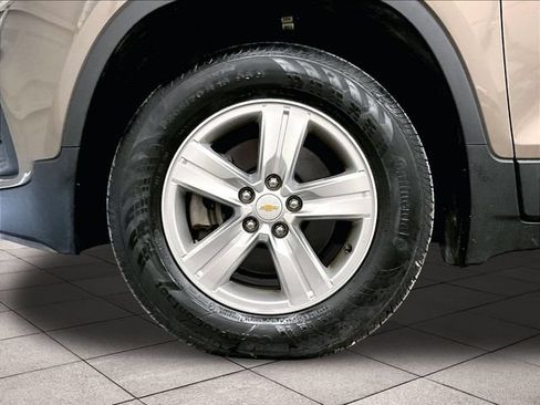 Used 2020 Chevrolet Trax LT w/ LT Convenience Package AWD/4WD image 8