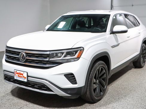 Used 2022 Volkswagen Atlas Cross Sport SE w/ Black Wheel Package AWD/4WD image 31