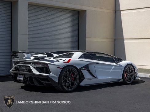 Used 2020 Lamborghini Aventador SVJ AWD/4WD image 7