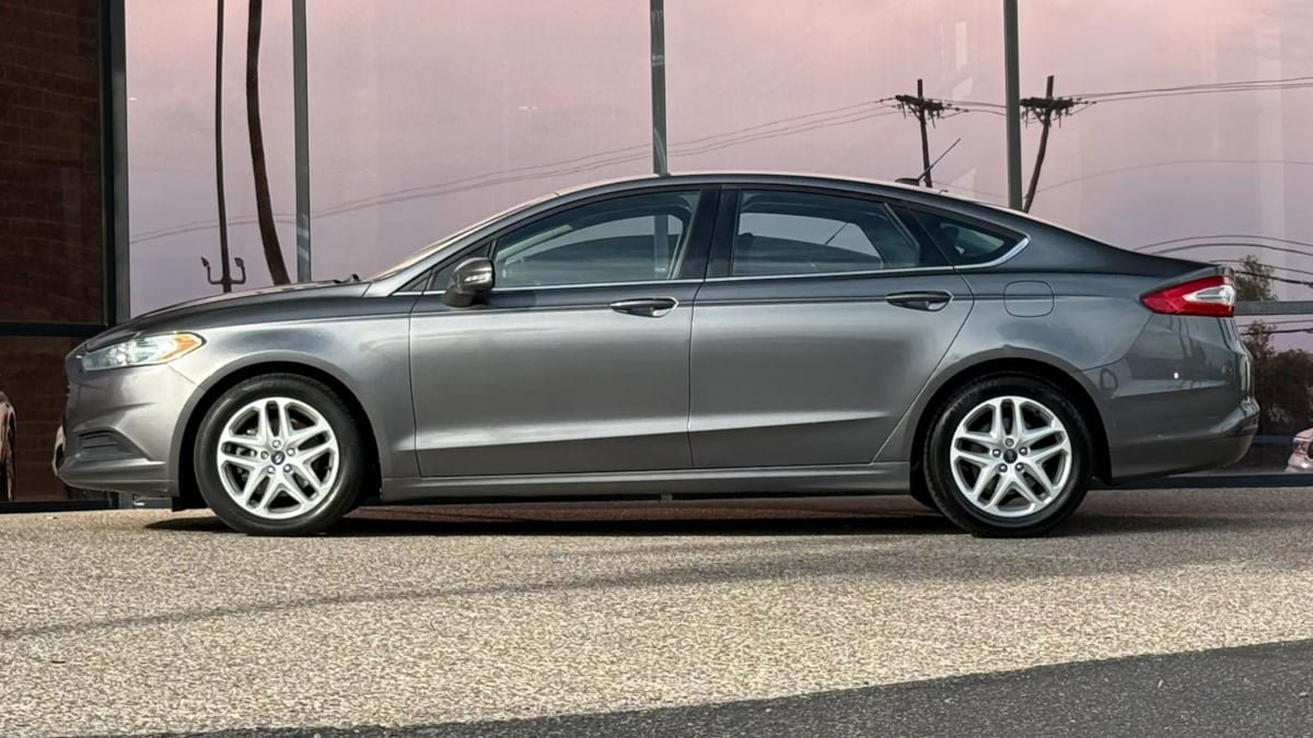 Used 2014 Ford Fusion SE FWD image 5