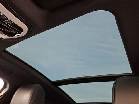 Used 2023 Porsche Macan image 16