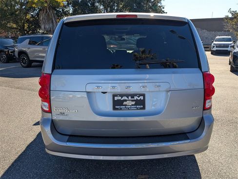 Used 2019 Dodge Grand Caravan SXT image 4