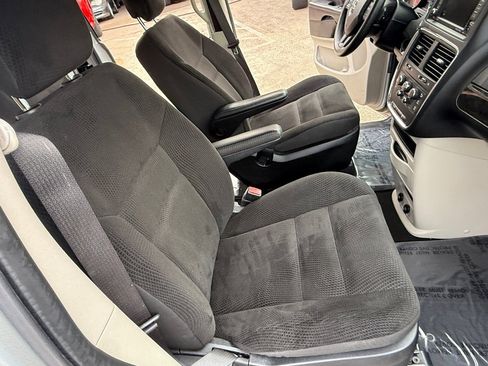 Used 2019 Dodge Grand Caravan SE image 14