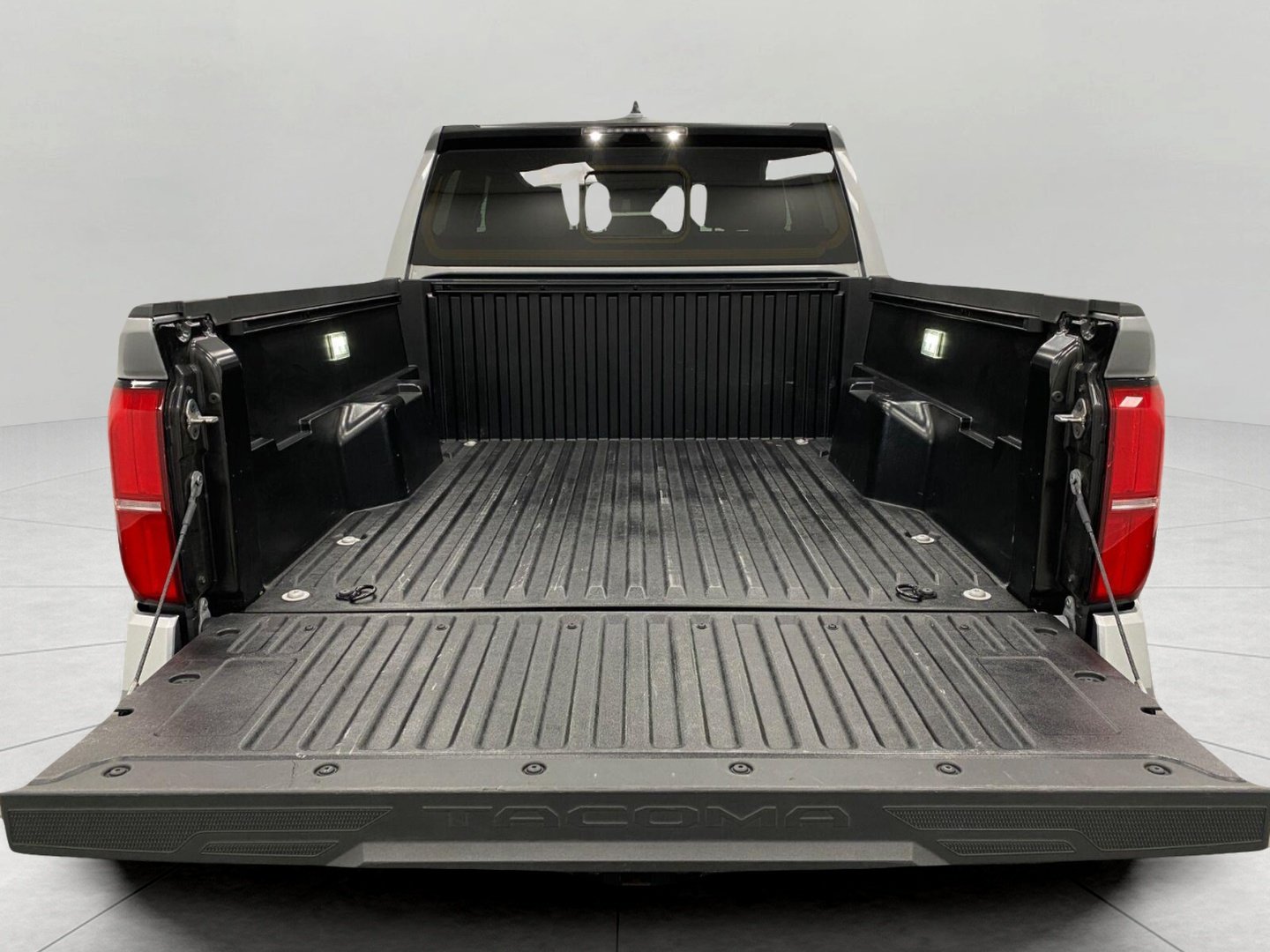 Used 2024 Toyota Tacoma SR5 AWD/4WD image 7