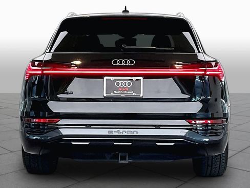Used 2024 Audi Q8 e-tron Premium Plus AWD/4WD image 4