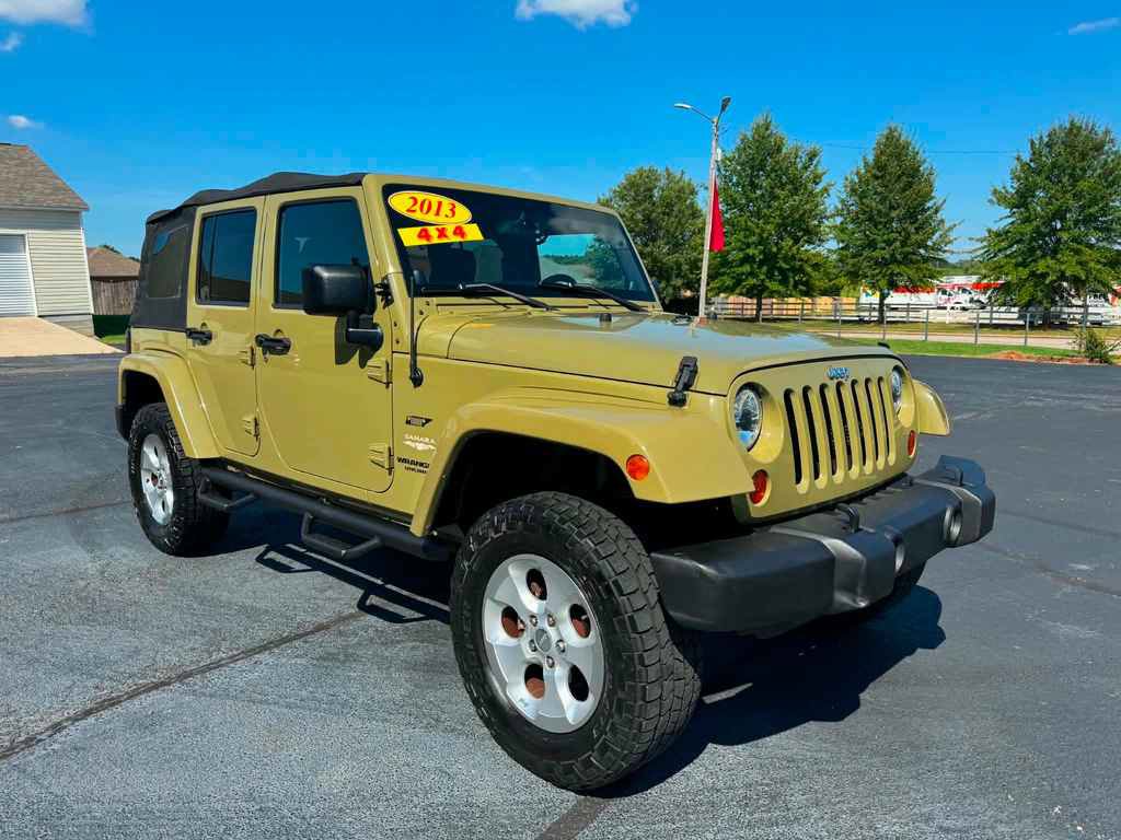Used 2013 Jeep Wrangler Unlimited Sahara w/ Connectivity Group AWD/4WD image 6