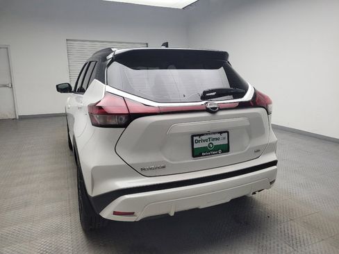 Used 2022 Nissan Kicks SR w/ Premium Package image 6