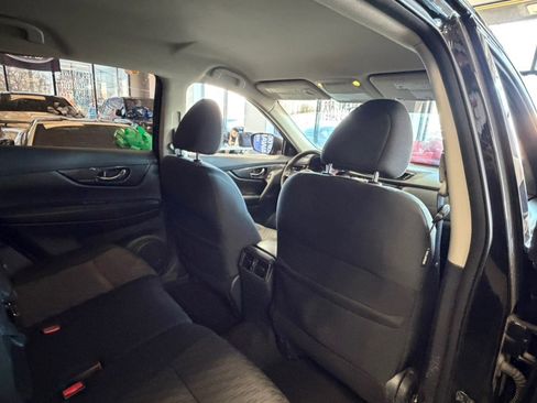 Used 2018 Nissan Rogue S image 29