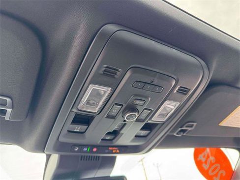 Used 2024 GMC Yukon XL Denali image 29