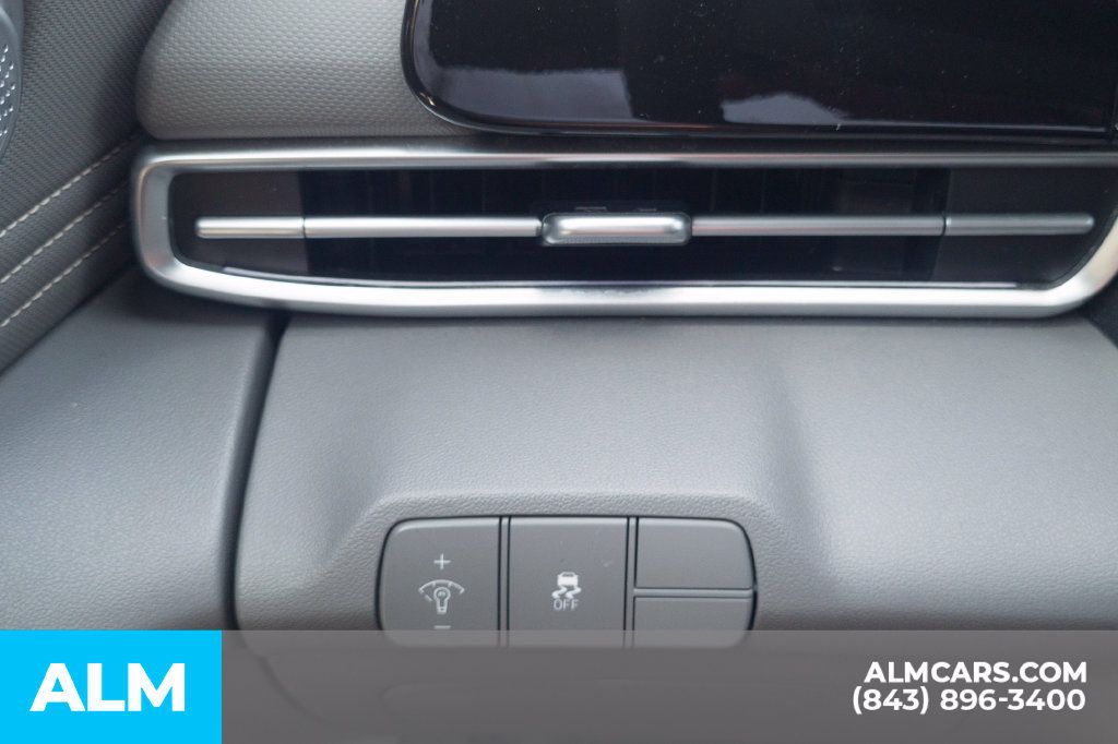 Certified 2025 Hyundai Elantra SEL FWD image 36