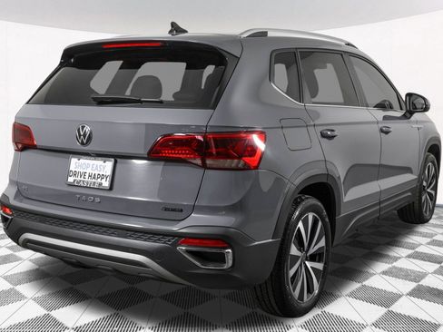 Used 2023 Volkswagen Taos SE w/ Panoramic Sunroof Package AWD/4WD image 17